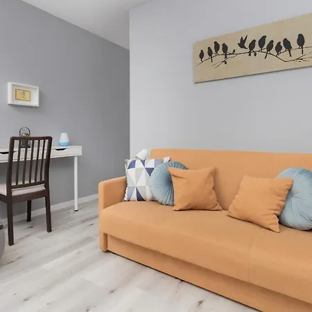 Family With Balcony In By Renters *