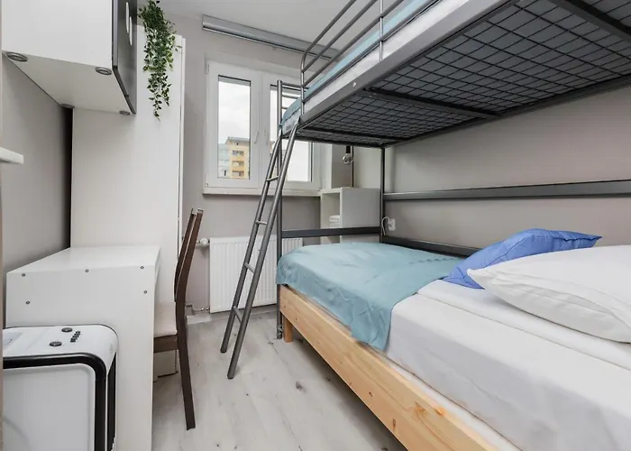 Family With Balcony In By Renters גדינייה