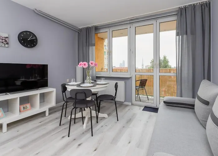 Family With Balcony In By Renters גדינייה