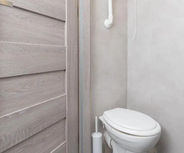 Family With Balcony In By Renters גדינייה